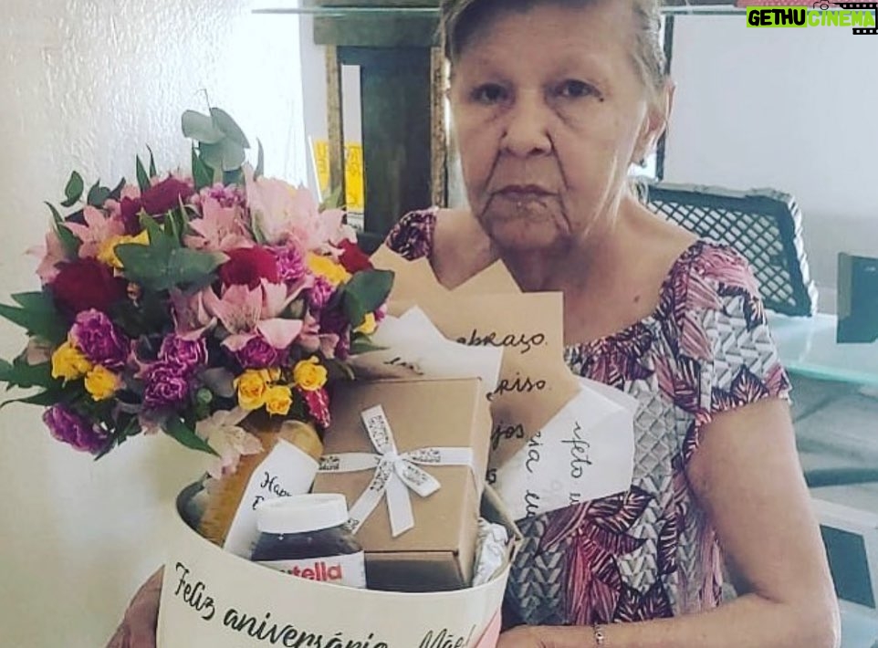 Jardel Instagram - Muitas saudades da minha mãe! Hj, dia das mães, faria qualquer coisa para abraçá-la, beija-la e dizer o quanto a amo! Valorize e honre sua mãe, pois depois que Deus a recolhe, só fica a saudade e as lembranças...❤️😔🙌🏽🙏🏽