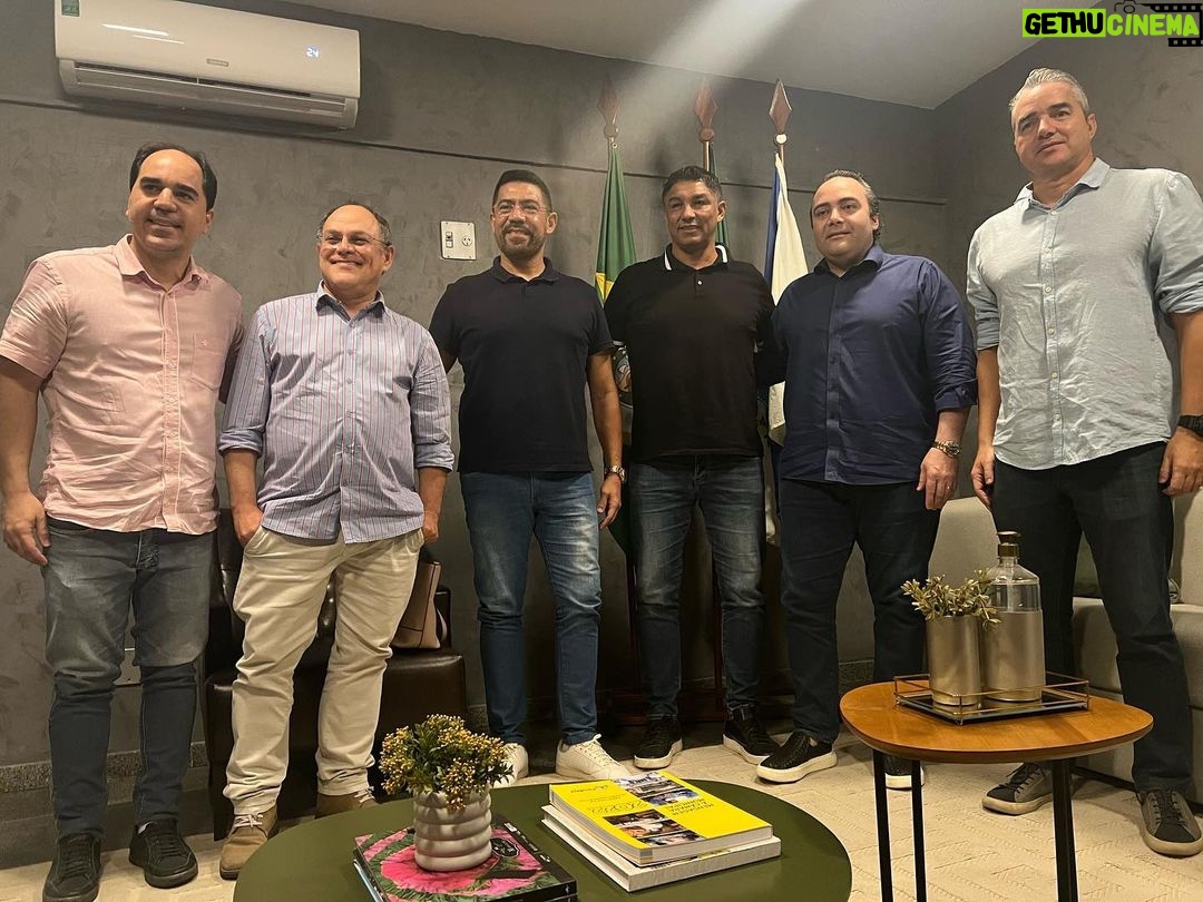 Jardel Instagram - Secretaria de esporte e lazer de Fortaleza! Reunião com secretário de esporte @ozirespontes e equipe! 🙌🏽🙏🏽