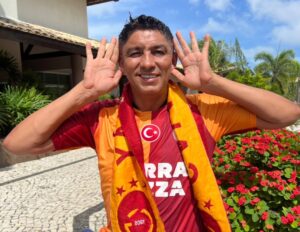 Jardel Instagram - Hoje tem o super Galatasaray! Bugün SÜPER @galatasaray var! ❤️💛