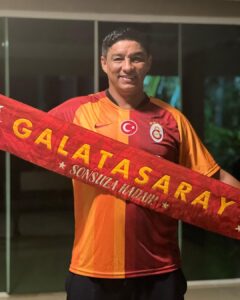 Jardel Instagram - Yarın Süper @galatasaray var... bol şans!❤️💛