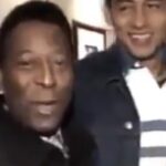 Jardel Instagram - Em 2001 pela Seleção Brasileira, tive a grande oportunidade de conhecer o nosso REI DO FUTEBOL PELÉ, que foi grande inspiração por muitas gerações... descansa em PAZ amigo! 🙌🏽🙏🏽