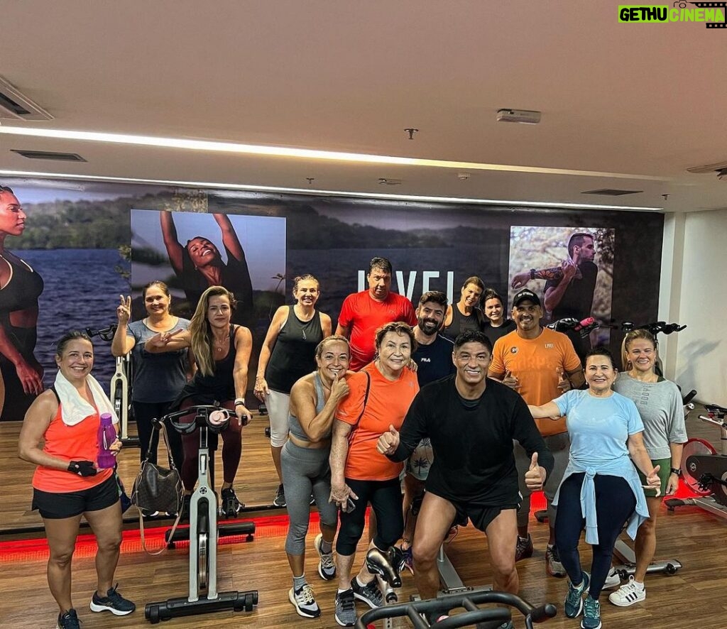 Jardel Instagram - Dia de treino no Cycling Indoor com @gilduarteoficial na academia @r2academia com essa galera massa 👏👏👏👏 #academiar2 RioMar Fortaleza