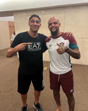 Jardel Instagram - #embuyukcimbom @felipemelo 🦁 🦁