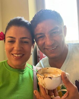 Jardel Instagram - Parabéns, meu amor! Sou muito grato a Deus por unir nossos caminhos! E é uma honra estar ao seu lado para acompanhar mais um ano da sua vida. Minha amada esposa, que sua vida 
seja abençoada por DEUS, e 
saiba que estarei sempre aqui para amá-la e protegê-la…. Que seu aniversário seja especial, como você é para mim, e que possamos estar em paz, felizes, em harmonia e que nosso casamento seja blindado por Deus ! 
Amo você do fundo do meu coração, e desejo um aniversário repleto de bençãos! Te amo! ❤️🎂🎉🙌🏽🙏🏽
