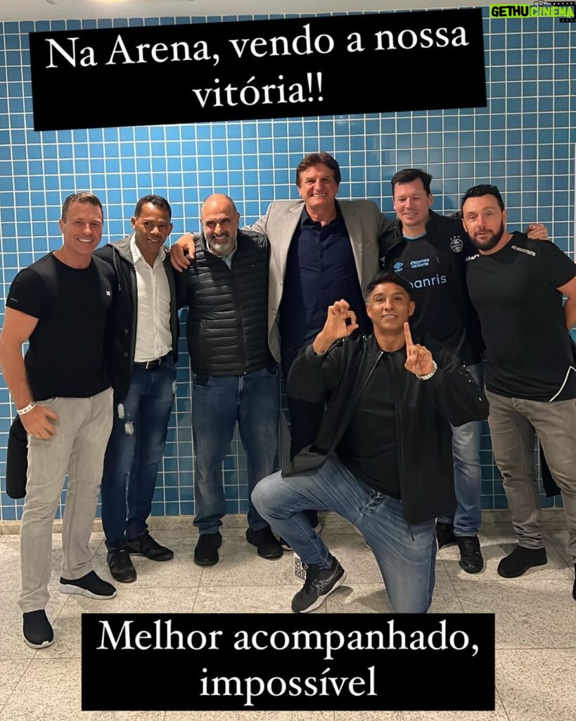Jardel Instagram - Clima da Arena é incomparável!!! Hoje foi do jeito que a gente precisava ... Ao lado só de amigos Arena do Grêmio