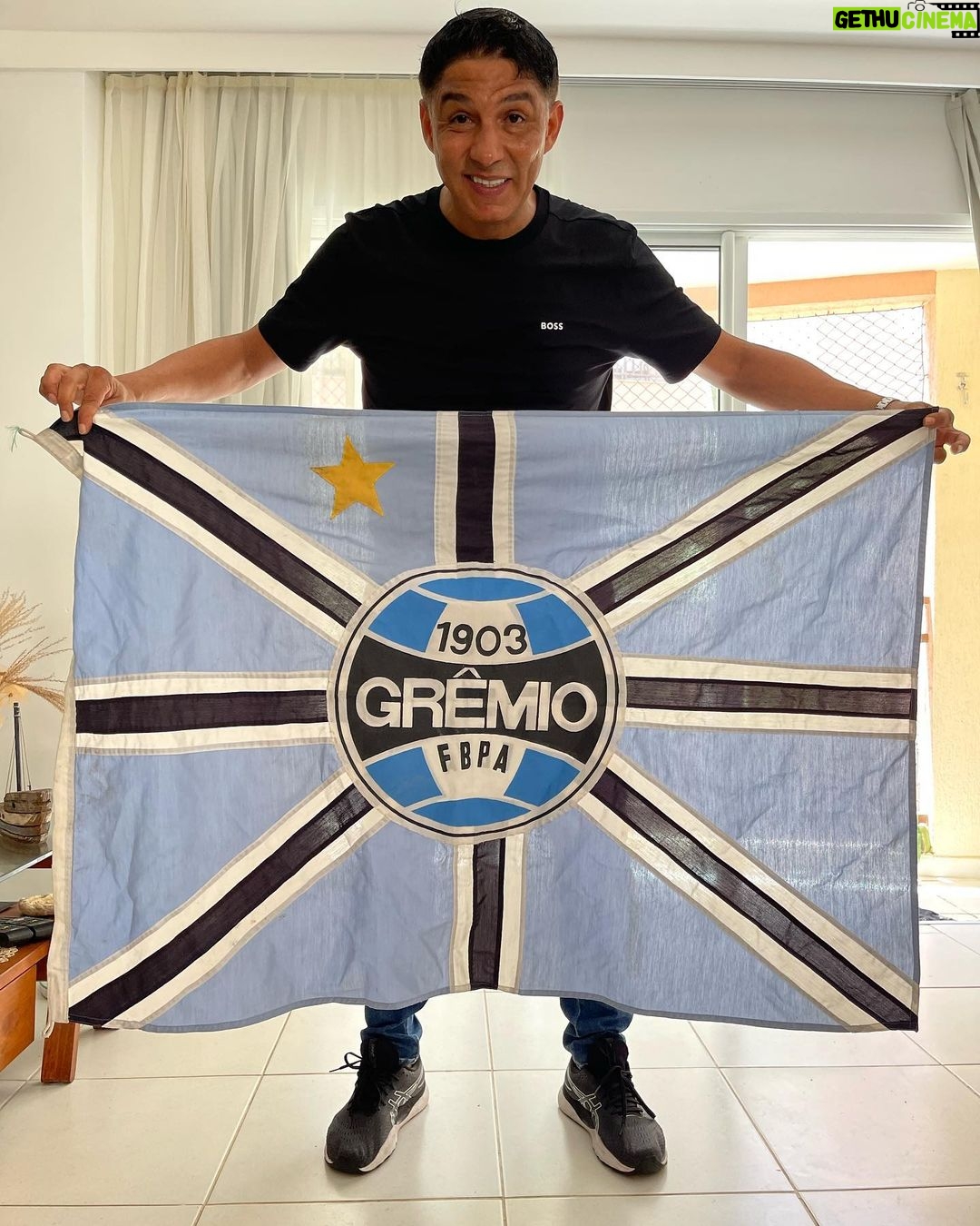 Jardel Instagram - Hj é dia do nosso tricolor entrar em campo, e de mais uma vitória! E eu estarei lá para presenciar… 🙌🏽🙏🏽