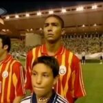 Jardel Instagram – 23 yıl önce hayatımın en güzel günlerinden biri yaklaşıyordu, UEFA SUPERCOPA 2000. Kariyerimin en önemli şampiyonluklarından biri ve üstüne de Galatasaray gibi özel bir takımda oynamak! ❤️💛❤️💛❤️💛 Özel an destesini kim hatırlıyor?