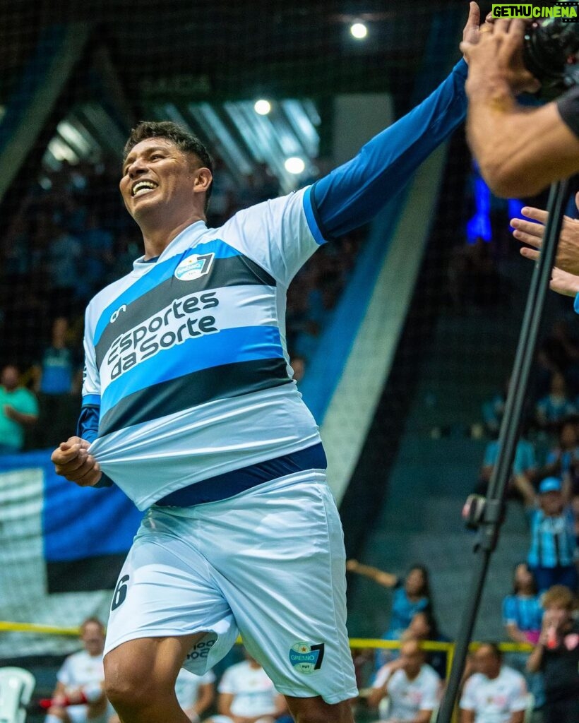 Jardel Instagram - A camisa 16 do Grêmio Futebol 7 tem dono! Bola na rede é o sinônimo de @mariojardelofficial 👑🇪🇪 📸 @ph_chico