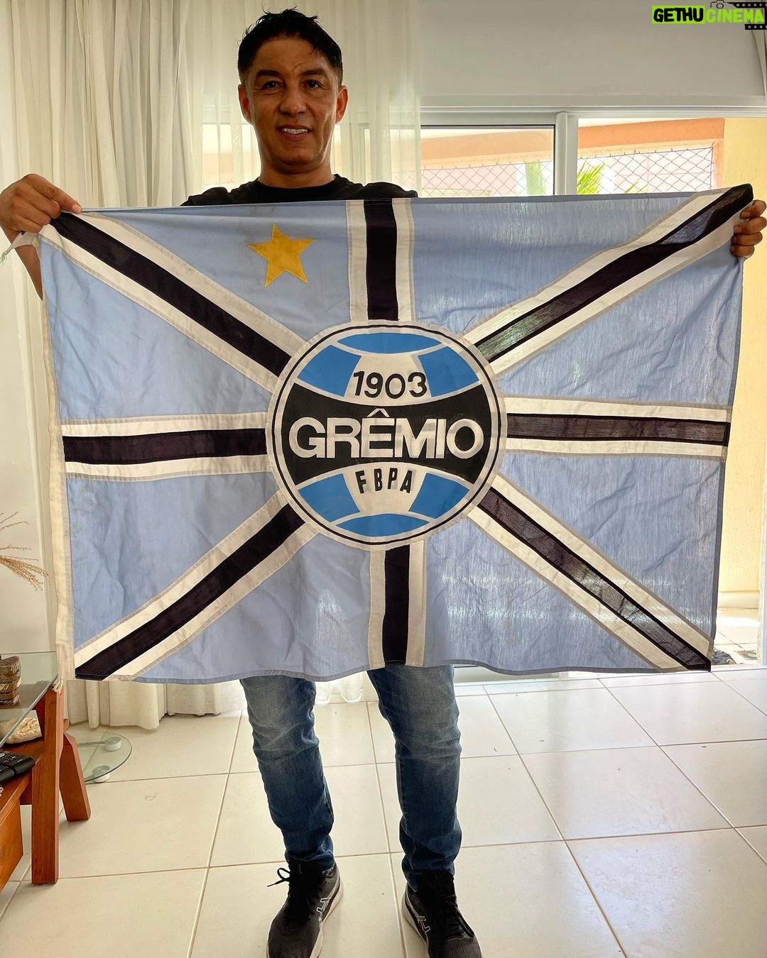 Jardel Instagram - Hj é dia do nosso tricolor entrar em campo, e de mais uma vitória! E eu estarei lá para presenciar… 🙌🏽🙏🏽