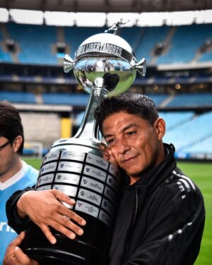 Jardel Instagram - Em Porto Alegre para assistir o jogo do meu gremio! Sempre bom voltar a casa! Vamos tricolor 🤍🖤💙