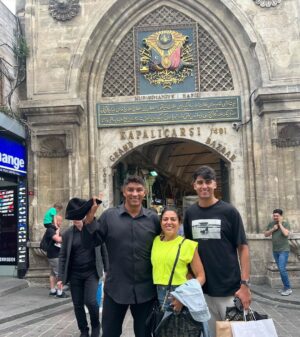 Jardel Instagram - Visita ao grand bazaar com a Familia ❤️ @sandrajardel0716 @mjardel_