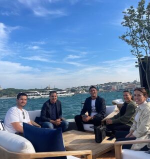 Jardel Instagram - Aproveitando Istanbul com Amigos e família .. Cidade maravilhosa.