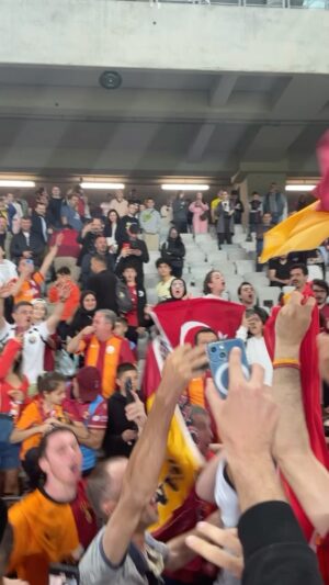 Jardel Instagram - Thank you galatasaray ❤️💛 i love you ❤️💛❤️💛 @galatasaray