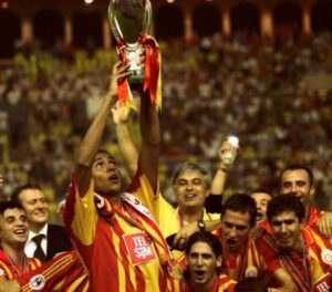 Jardel Instagram - Bugün çok önemli bir gün, Galatasaray şampiyonluğunu aramak için ilerliyoruz! Bugün şampiyonluğu elde edeceğimize inananlar kimler?❤️💛

Hoje é um dia muito importante, vamos em busca do titulo de campeão da Turquia, quem acredita que conseguiremos o título hoje? Vamos galatasaray! ❤️💛