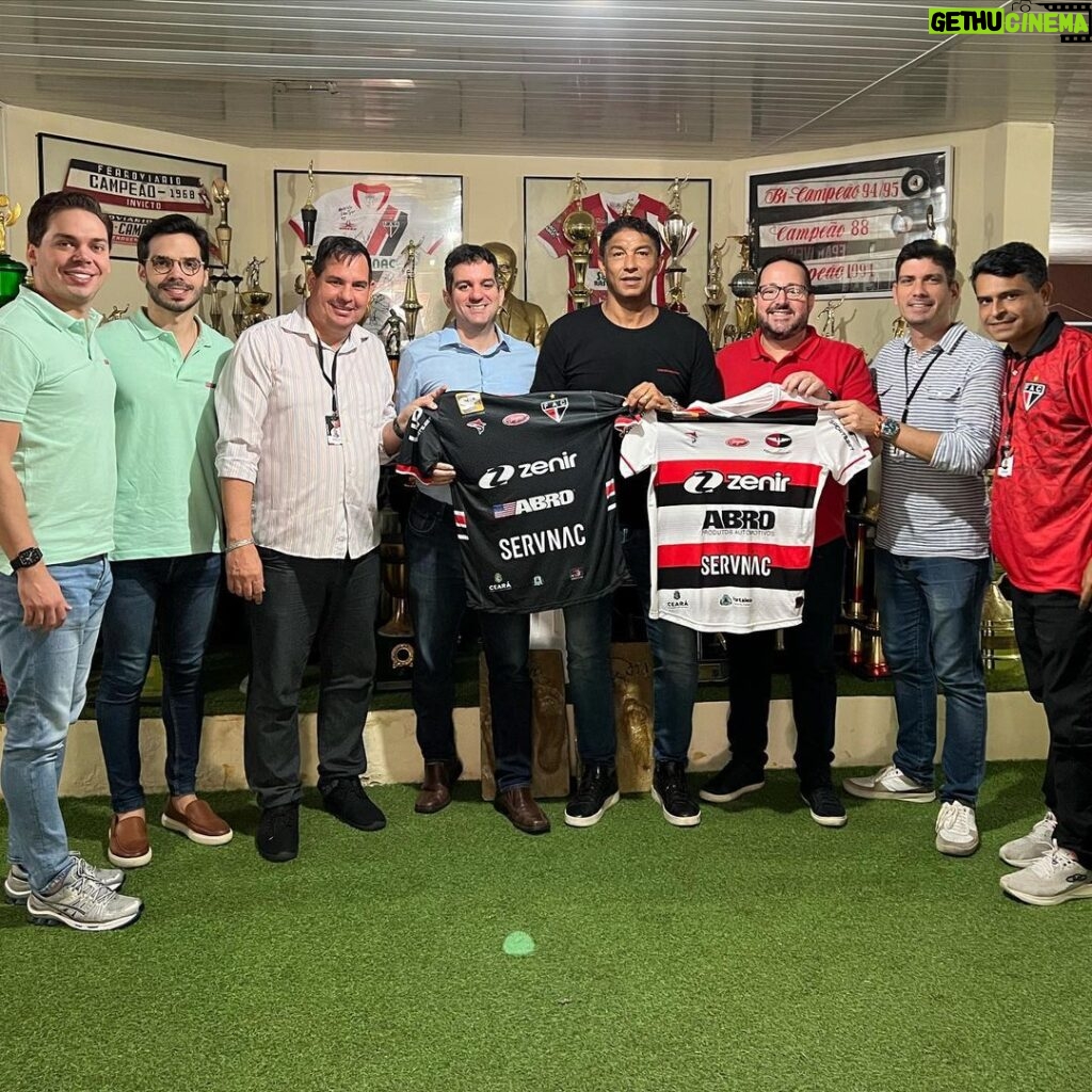 Jardel Instagram - Recebendo a diretoria do novo patrocinador do Ferroviário, ABRO Produtos Automotivos, na sede do clube.