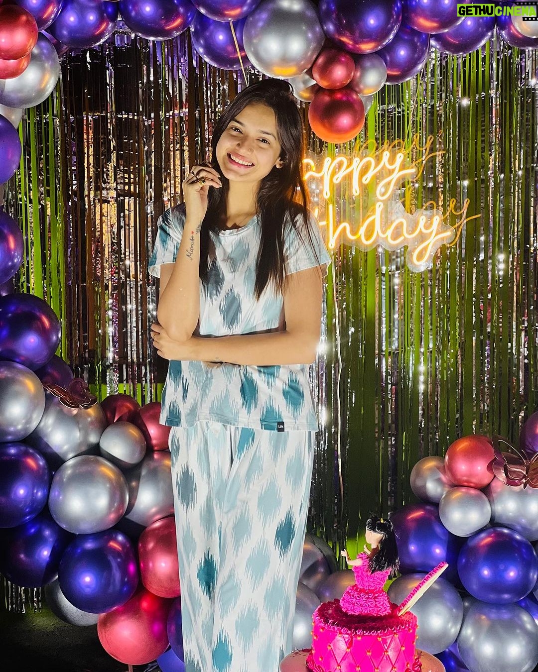 Jasmine Rath Instagram - 22 years, 22 reasons to celebrate✨Here’s 2 a year that’s 2 good 2 to be true💕 Thank you @gopalrath107 @sudhansubala79 for this wonderful midnight surprise 💕 @couplesneedy thank you for making their surprise wonderful ✨ #jasminerath #birthday #birthdaygirl