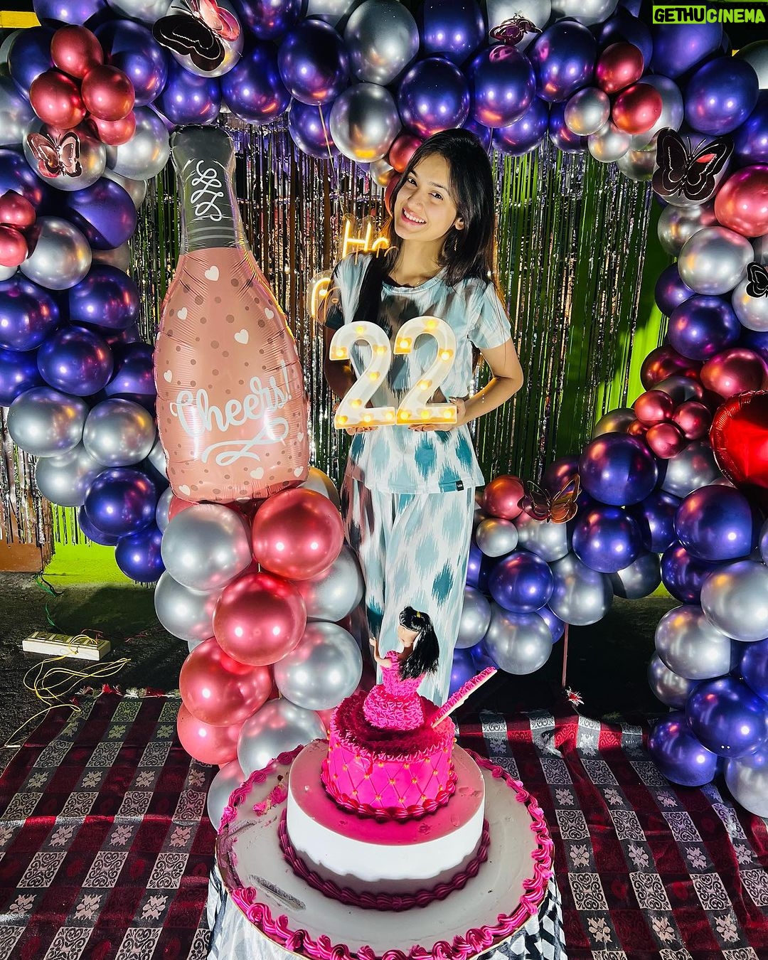 Jasmine Rath Instagram - 22 years, 22 reasons to celebrate✨Here’s 2 a year that’s 2 good 2 to be true💕 Thank you @gopalrath107 @sudhansubala79 for this wonderful midnight surprise 💕 @couplesneedy thank you for making their surprise wonderful ✨ #jasminerath #birthday #birthdaygirl