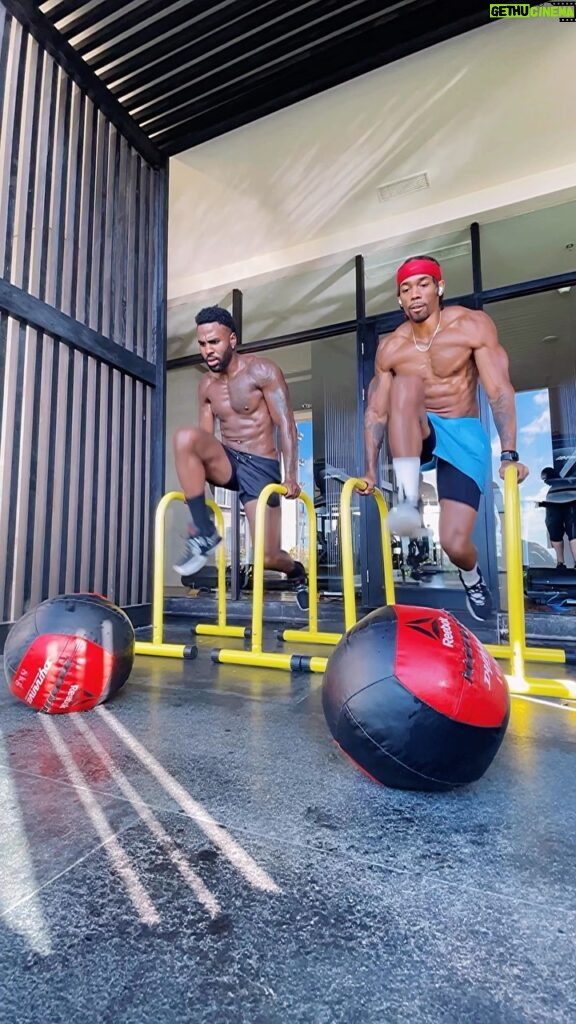 Jason Derulo Instagram - Always crazy when me and bro get in the lab. Tag your workout partner 💪🏾💪🏾 Bali, Indonesia