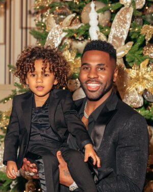 Jason Derulo Instagram - Merry Christmas to me for the greatest gift of all @jasonking 🎄🎅🏿❤️