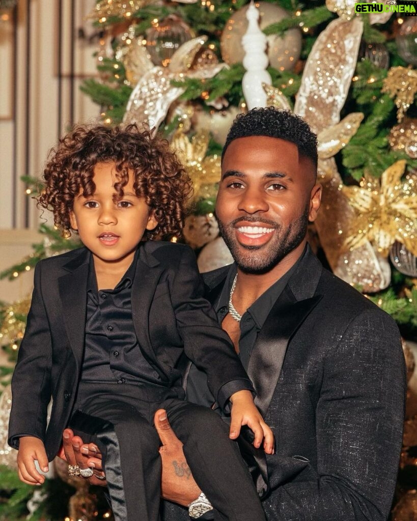 Jason Derulo Instagram - Merry Christmas to me for the greatest gift of all @jasonking 🎄🎅🏿❤️ Los Angeles, California