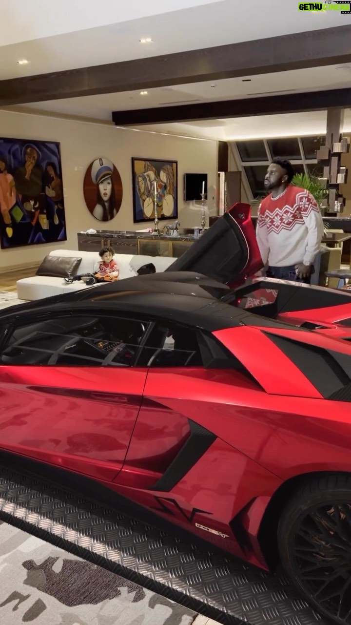 Jason Derulo Instagram - Forgot to go Christmas shopping @jasonking @2ncs