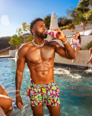 Jason Derulo Instagram - It’s always summer in Malibu @drinktreo