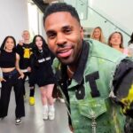 Jason Derulo Instagram - Shout out to the lead singer on the stairs @nickantonyan @piersonwodzynski @thejeremystrong @tayraytexas @gabriellenevaeh @artistgary @nevaaadaa @elsarca #HandsOnMe
