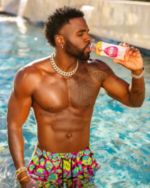 Jason Derulo Instagram - It’s always summer in Malibu @drinktreo