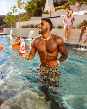Jason Derulo Instagram - It’s always summer in Malibu @drinktreo