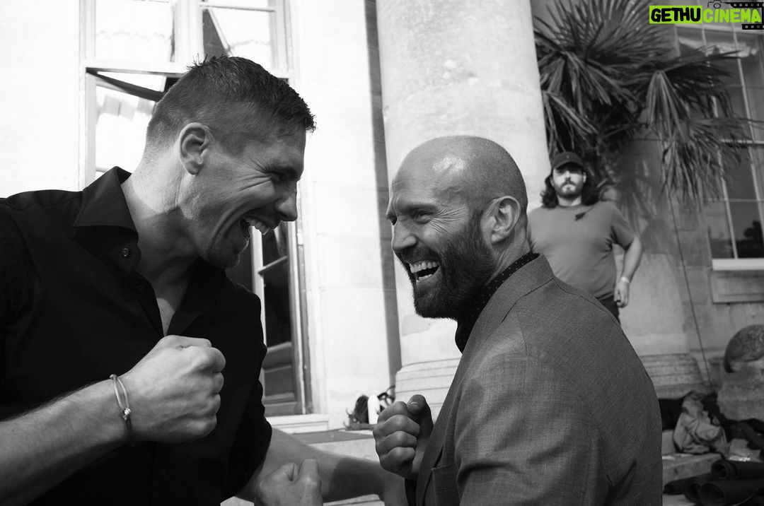 Jason Statham Instagram - Finally got to meet the big man himself. The King of kickboxing @ricoverhoeven Keep your eyes peeled for his new movie Black Lotus. Just like everything, heโs gonna smash it in this one. ๐
