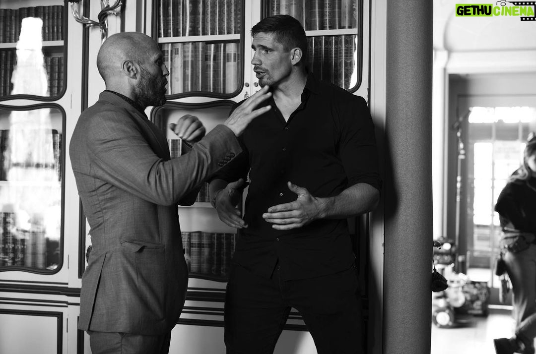 Jason Statham Instagram - Finally got to meet the big man himself. The King of kickboxing @ricoverhoeven Keep your eyes peeled for his new movie Black Lotus. Just like everything, heโs gonna smash it in this one. ๐