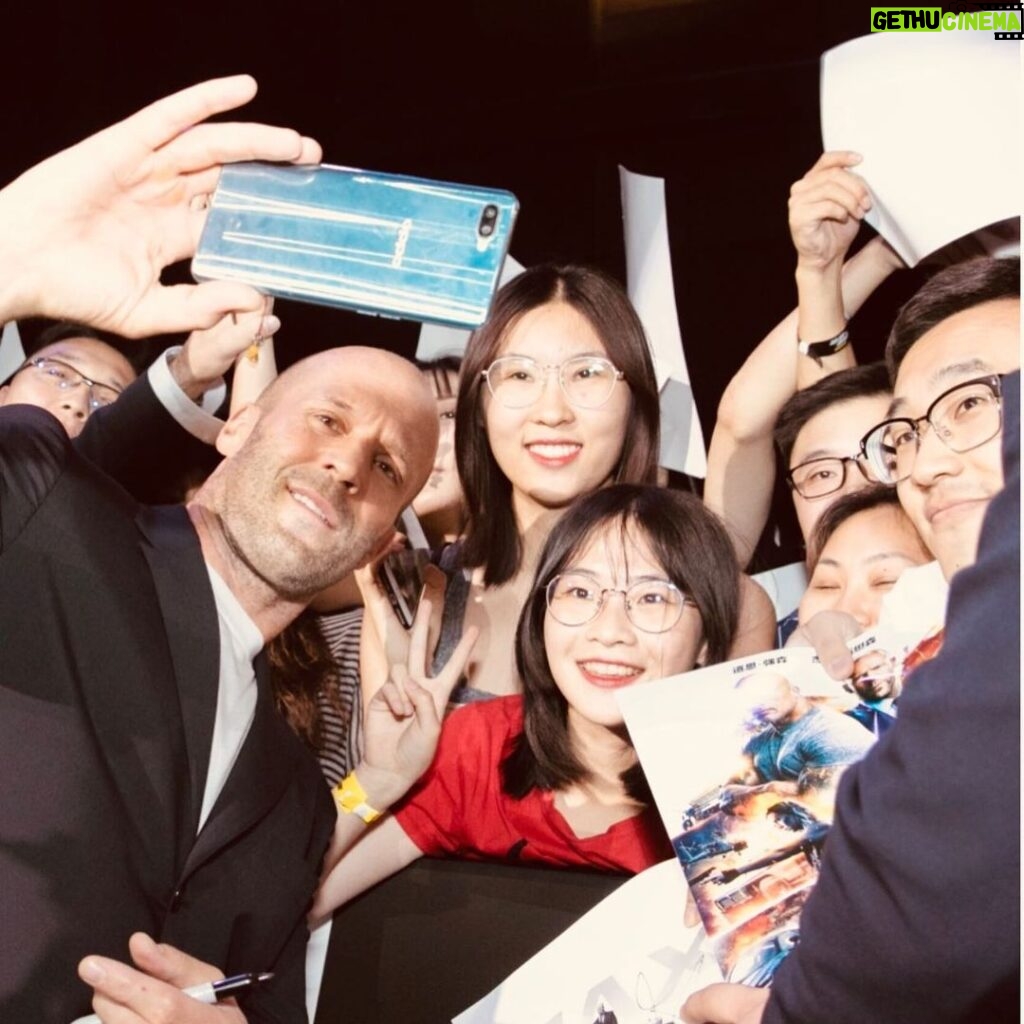 Jason Statham Instagram - Massive thanks to all of the fans that came out for our @hobbsandshaw premiere in Beijing!
