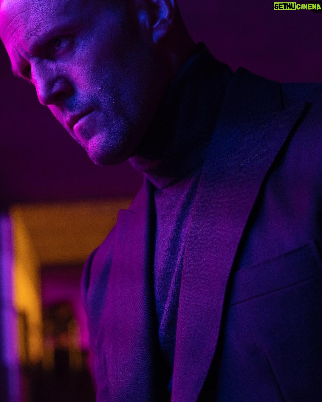 Jason Statham Instagram - @andersonandsheppardbespoke #hobbsandshaw 📸@danielsmithphotography