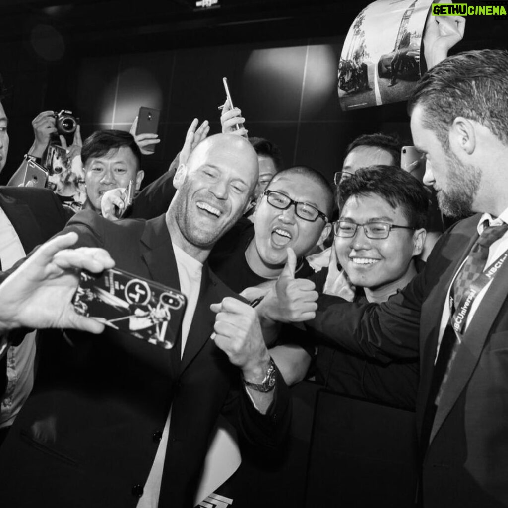 Jason Statham Instagram - Massive thanks to all of the fans that came out for our @hobbsandshaw premiere in Beijing!