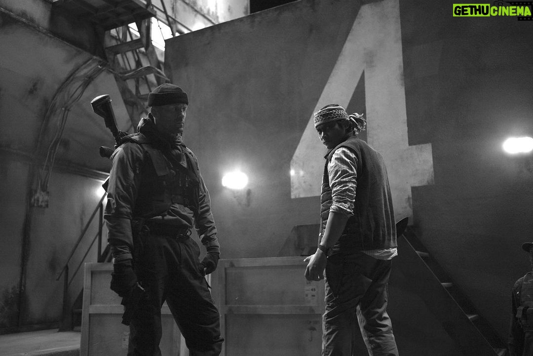 Jason Statham Instagram - Sharing some screen time with the martial arts legend @tonyjaaofficial #expend4bles 📸 @danielsmithphotography