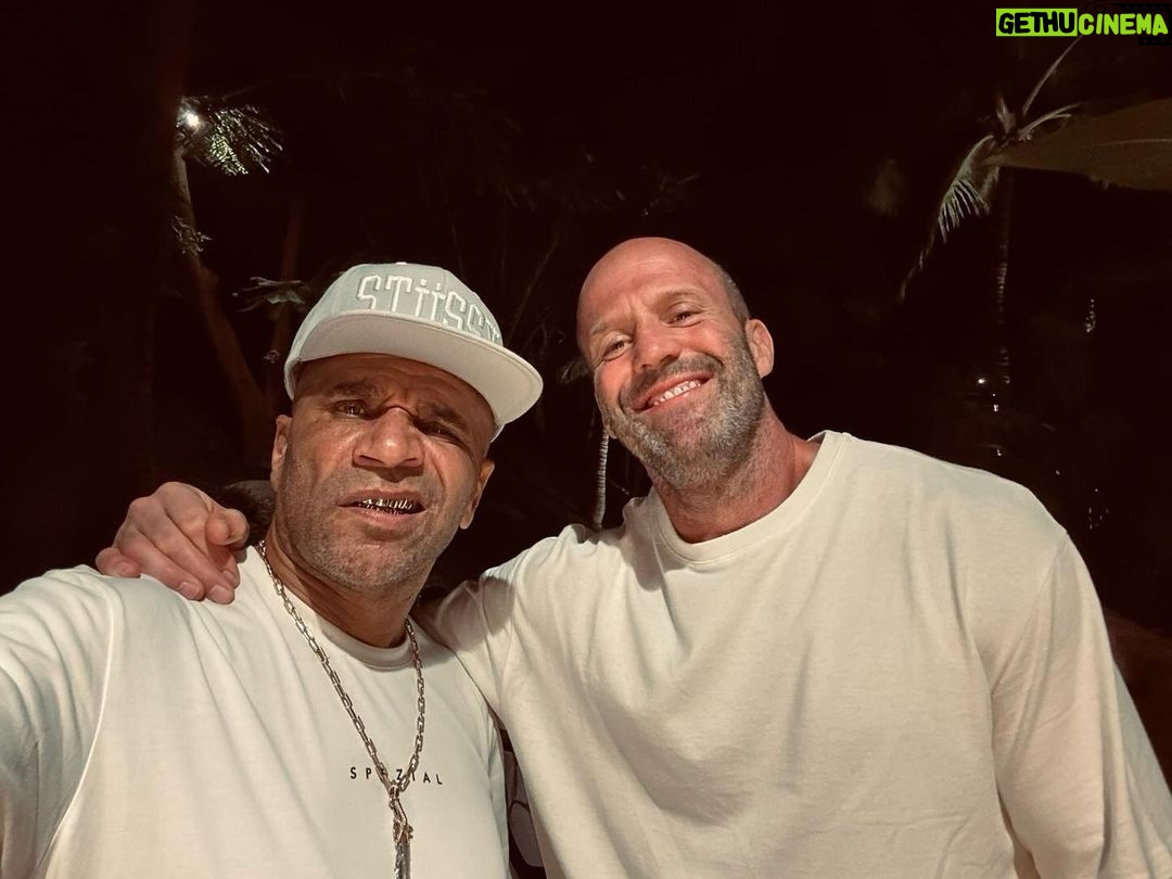 Jason Statham Instagram - Oi oi! Happy Christmas G! Sorry bout the gammon bruv. @mrgoldie
