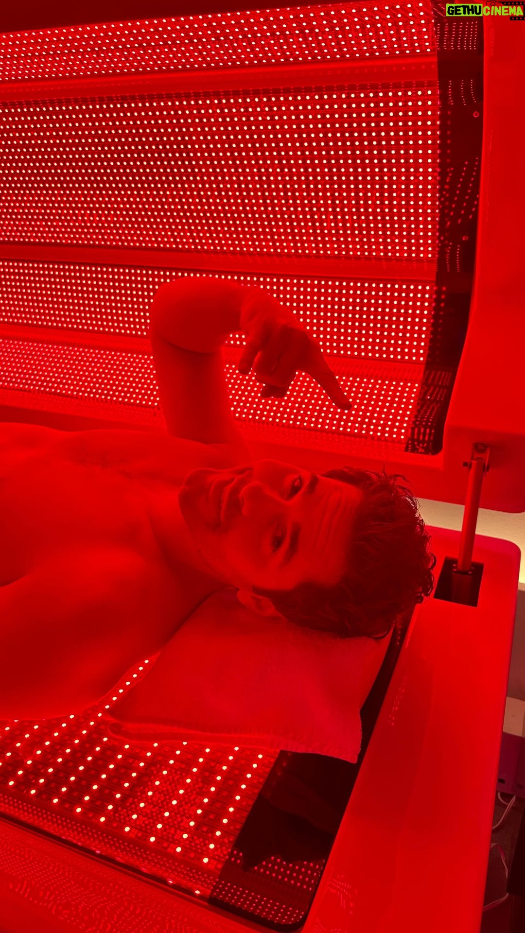 Jayson Blair Instagram - You’re in the red zone 🔴 Our LED Bed’s near and far infrared light exposure has tons of potential benefits including: Improving collagen production Enhancing metabolic function Supporting cellular energy (mitochondria) Accelerating athletic recovery And more! DM us to book your appointment today. #health #wellness #sauna #detox #sunday #weekend #feelgood #lookgood #sweat #instagood #nexthealth Los Angeles, California