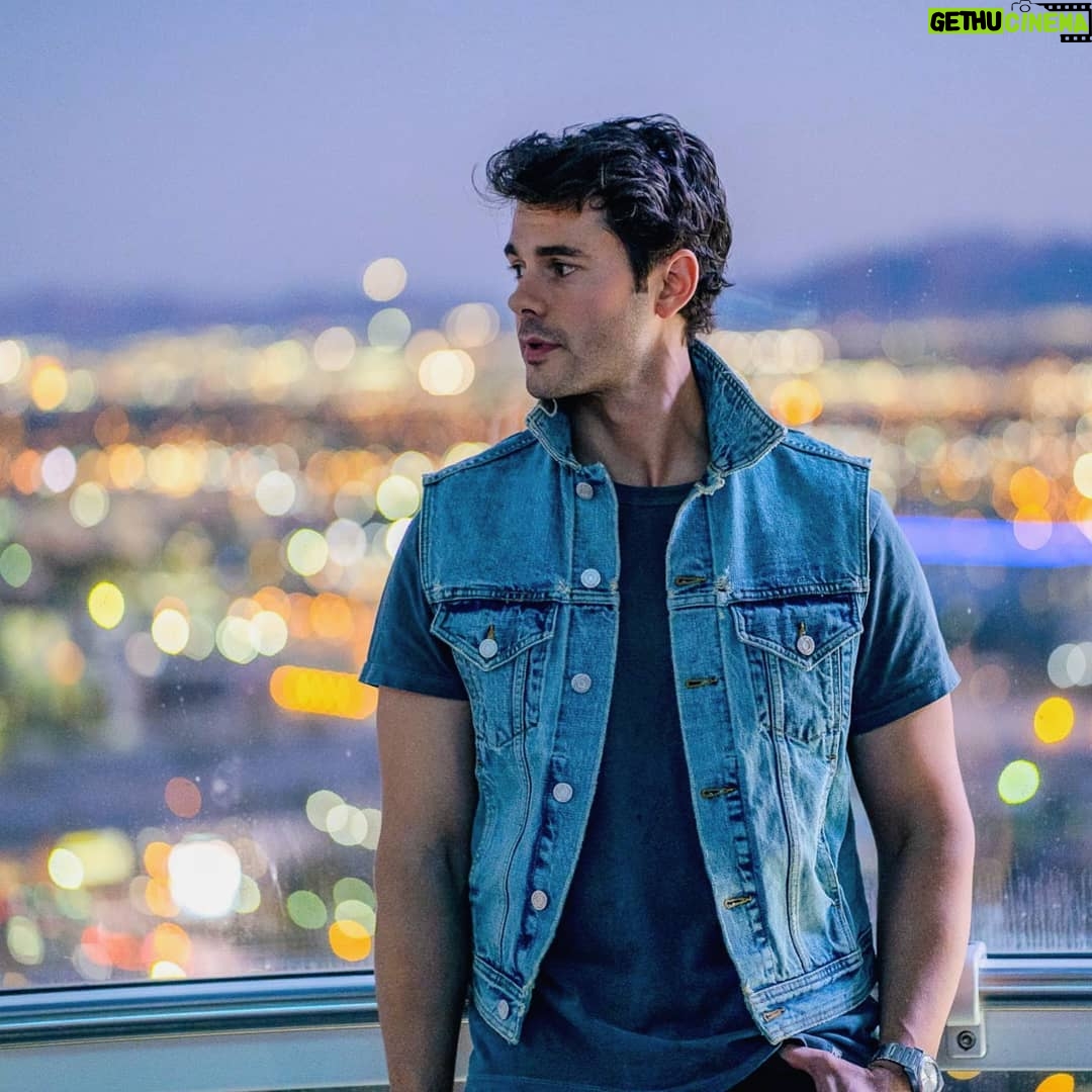 Jayson Blair - 3.4K Likes - Felt cute, might delete later 😻
Love my #madewell tshirt & #fearofgod vest ✌🏼
📷 @shelbytwhite