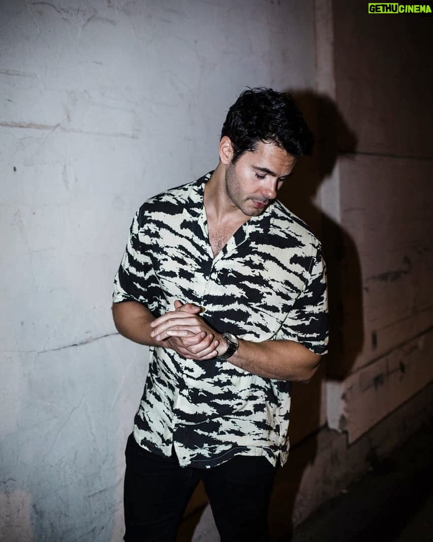 Jayson Blair - 3.1K Likes - Cant seem to shake my shadow this week. Also, send me all the Hawaiian shirts. I think it's the only thing I'm going to wear for the rest of my life😂
Top @allsaints
Pants @levismadeandcrafted
📷 @photosbybeech