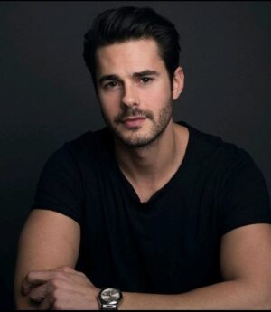 Jayson Blair Instagram - So lucky to get to be working through these times. Extra lucky to be working with the cast of @goodtrouble 
Thank you @justiceponderinc @carlosaugusto71 @prosicker @scottgenk @bsvogue99 @jjjoannajohnson @thepeterpaige @bradleybredeweg