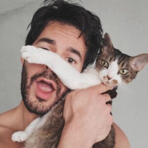 Jayson Blair Instagram - Even my cat is annoyed by me in  #quarantine  SWIPE > 🥰
Do your part and stay indoors and keep those you love safe. Do not spread this virus please. The sooner we STOP socializing,  the sooner this will all end. Love y'all.