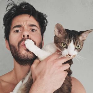 Jayson Blair Instagram - Even my cat is annoyed by me in  #quarantine  SWIPE > 🥰
Do your part and stay indoors and keep those you love safe. Do not spread this virus please. The sooner we STOP socializing,  the sooner this will all end. Love y'all.