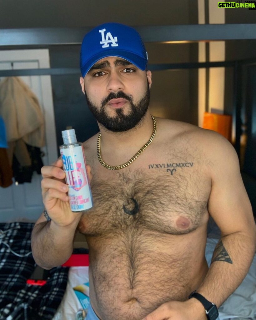 Jazzul Escada Instagram - I’m currently reading a great book about Lubricants 👀 It’s non-friction 🙃 (Dad joke) 😂 But anyways 2020 was CRAZY! I want to leave all the negativity behind in 2020 and just bring in all the smooth vibes. #Make2021smoother #LubeLife What are you excited to leave behind in 2020? Comment below ⬇️ @hashtaglubelife flavored lubricants come in four different flavors; Mint Chocolate Chip 🍫 , Strawberry 🍓 , Watermelon 🍉 , and the NEW Cotton Candy! 🍬 📸: @cambomik3y 😂