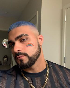 Jazzul Escada Instagram - Lost my hair virginity yesterday w/  @valid_jay . ➡️ swipe for finished color
I live for the color . Thank you 😊