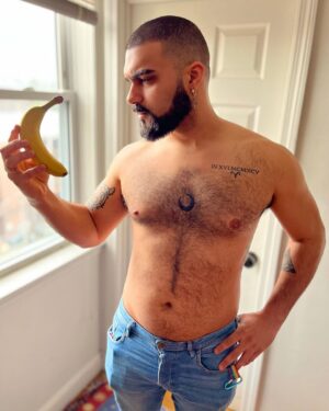 Jazzul Escada Instagram - Life is bananas 🍌 

Just gotta learn how to peel it right. 

📸: @ctmontague :)