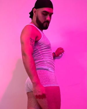 Jazzul Escada Instagram - These pieces  from @reignbystephen are so comfy and soft😩☁️.

Swipe Right ➡️⚡️

LOL. My first post was removed due to instagrams policy 🤣🙄. 🤷🏻‍♂️ Check Twitter 👀🌹