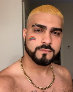 Jazzul Escada Instagram - Lost my hair virginity yesterday w/  @valid_jay . ➡️ swipe for finished color
I live for the color . Thank you 😊