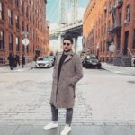 Jean-Baptiste Toussaint Instagram - Je suis le tout premier premier cinéphile à faire cette photo. Pour fêter cet événement je vous fait gagner un an d’abonnement à @mubifrance. Pour gagner ce concours et regarder pendant un an les plus grands films rien de plus simple : 1- être abonné à ce compte. 2- commenter en taguant une connaissance. Un ou une gagnante sera tiré.e au sort. A côté de ça je suis heureux de m’associer à Mubi, une plateforme que j’adore et qui réunit les plus grands classiques. Chaque mois je vous ferai part de ma petite sélection de films en story. Bonne chance à tous pour le concours :) Brooklyn, New York