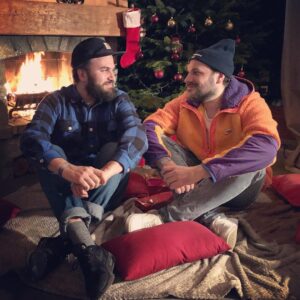 Jean-Baptiste Toussaint Instagram - On vous souhaite à toutes et à tous de joyeuses fêtes. Merci d’être chaque année toujours plus nombreux 💙