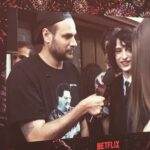 Jean-Baptiste Toussaint Instagram - Si on m’avait dit y’a 5 ans quand j’habitais chez ma mère que je serais un jour sur le l’écran géant du grand rex en train d’interviewer le cast de Stranger Things j’aurais répondu : « mais putain frappe avant d’entrer ! » tout en abaissant l’écran de mon ordi portable à la hâte. Le Grand Rex Paris